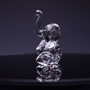 Figurines d'éléphants en cristal en gros d'usine, sculptures miniatures d'animaux en verre pour cadeaux de mariage - Product Image 3