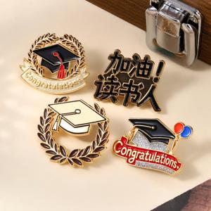 Badge <span class=keywords><strong>de</strong></span> remise <span class=keywords><strong>de</strong></span> diplôme en alliage <span class=keywords><strong>de</strong></span> zinc, couronne personnalisée, pour enseignants, moulé sous pression, examen d'entrée à l'université/école secondaire - Product Image 1