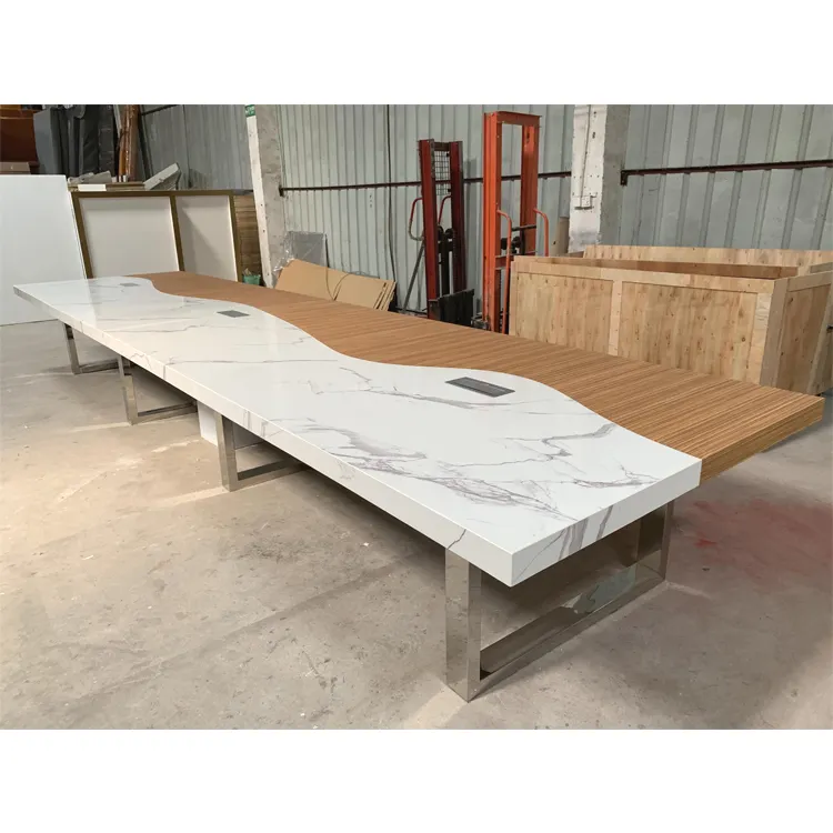طاولة مؤتمرات علوية من الرخام والخشب بأحدث تصميم مع مأخذ للوسائط المتعددة
