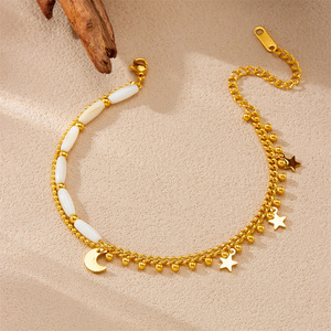 Tobillera Minimalista de Dos Hilos con Estrella y Luna, Chapada en Oro, Acero Inoxidable, Cuentas de Concha Natural Blanca, Pequeño Colgante de Estrella y Luna Creciente - Product Image 2