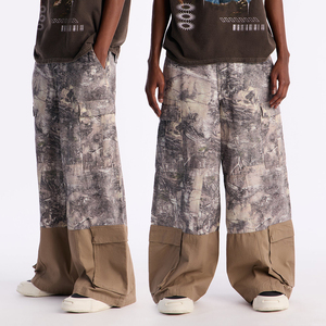 Pantalon cargo KingSen pour homme, coupe oversize, imprimé camouflage patchwork, blocs de couleur, jambe large, ample, style workwear, multi-poches, streetwear - Product Image 1