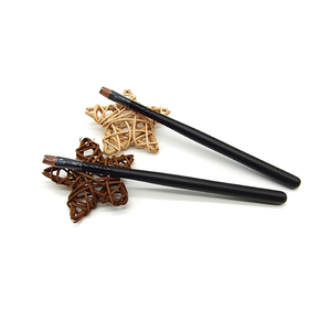 Pinceau plat pour nail art en poils de Kolinsky 100% avec manche en bois noir, logo personnalisé pour la peinture, le dessin et la création de motifs en gel - Product Image 5