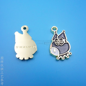 ป้ายโลหะรูปแมวคิตตี้ของซานริโอ สีทอง สำหรับเสื้อผ้า กระเป๋า ของตกแต่ง  สามารถปรับแต่งลวดลายได้ - Product Image 3