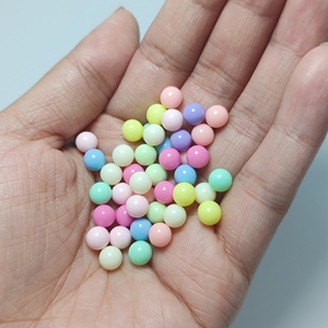 Perles en acrylique CHENXI 6 mm non poreuses, colorées, pour slime, paquet de 500 g, sans trou, rondes, pour la création de bijoux DIY, jouets pour enfants, art - Product Image 1