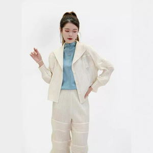 <span class=keywords><strong>Traje</strong></span> Casual Plisado Miyake para <span class=keywords><strong>Mujer</strong></span>, Conjunto de <span class=keywords><strong>Chaqueta</strong></span> y Pantalones Holgados de Otoño, 100% Poliéster Antipilling - Product Image 2