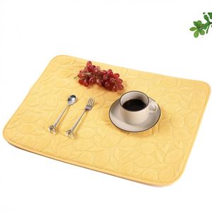 Mantel Individual Desechable de Microfibra para Mesa de Comedor, Diseño a Cuadros de Secado Rápido para Uso en Cocina y Hogar - Product Image 4