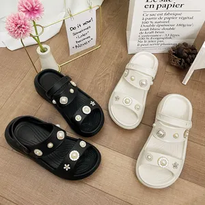 2024 Ladies Loose Tall Platform Garden Shoes Cute Cartoon Beach Slides Slippers Girls High Heels Height Increase Summer Wear