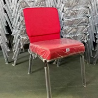 Chaise de théâtre moderne, bon marché, noire, violette, empilable, rembourrée et rembourrée en fer, chaises de chaire d'église en gros imbriquées pour pasteur