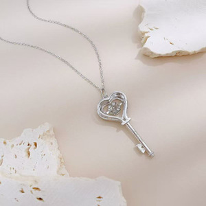 Collier ras du cou ajustable en argent sterling 925 avec diamant de laboratoire unique en forme de cœur battant, <span class=keywords><strong>clé</strong></span> d'amour, pour femme, délicat - Product Image 2