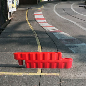 Prezzo preferenziale HDPE Go Kart barriere di traffico pieno di acqua scivolo all'aperto pista di Karting barriera stradale - Product Image 2