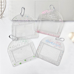 <span class=keywords><strong>Porte</strong></span>-cartes personnalisé en gros, petit format 3 pouces, motif fleur de cerisier et trèfle, design horizontal en PVC, rangement aléatoire de cartes avec effet de poursuite des étoiles - Product Image 1