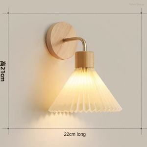 Applique murale LED en bois brun nordique avec abat-jour plissé, design moderne pour salon, canapé, fond, intensité réglable - Product Image 3
