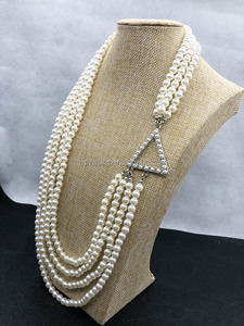Collar con colgante de triángulo de perla blanca de tres capas hecho a mano, regalo de joyería de hermandad de Hermanas griegas - Product Image 6