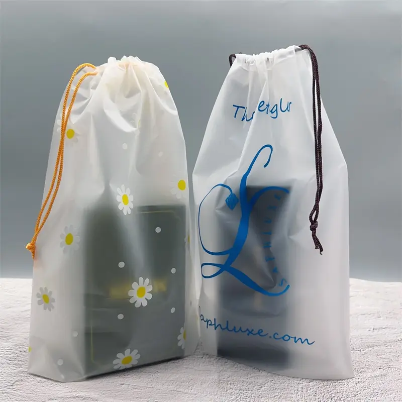 Venta al por mayor de fábrica, bolsa con cordón pequeña biodegradable esmerilada transparente, bolsa con cordón impresa personalizada