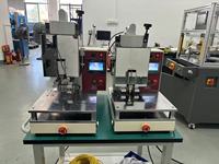 Équipement LPM de bureau pour l'overmoulage de câbles et de câbles de données IA dans l'électronique automobile et la robotique