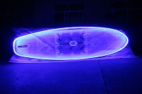 Planche de Stand Up Paddle transparente nouvelle conception, très vendue, avec pagaie verticale et lumière LED pour 1 personne, idéale pour le tourisme