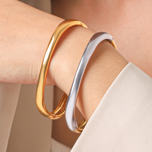 Bracelet manchette carré géométrique minimaliste en acier inoxydable poli miroir, anti-décoloration, avec fermoir métallique, accessoires quotidiens pour femmes - Product Image 4