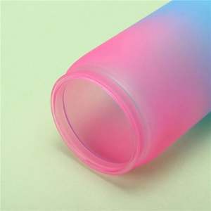 Le plastique blanc de couleur néon de 16 onces peut en forme de plastique à boire avec couvercle et paille en plastique - Product Image 6