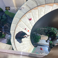Escalier en spirale avec marches en cristal de quartz blanc translucide rétroéclairé personnalisé