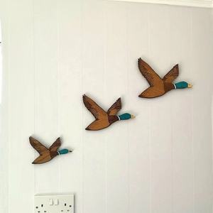 Canards volants des années 1950 Art mural en <span class=keywords><strong>bois</strong></span> nostalgique Cadeau de pays unique 3 tailles Décor de canard en <span class=keywords><strong>bois</strong></span> Canards volants Plaques murales suspendues - Product Image 2