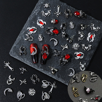 50Pcs Gothique Punk Style Nail Art Charmes 3D Coeur Croix Halloween Crâne Amour Chaîne Pendentif Conception Nail Décoration Accessoires