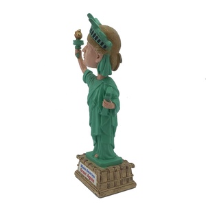 Décoration de maison créative nordique en résine personnalisée --- Statue de la <span class=keywords><strong>déesse</strong></span> de la liberté Bobble Head - Product Image 5