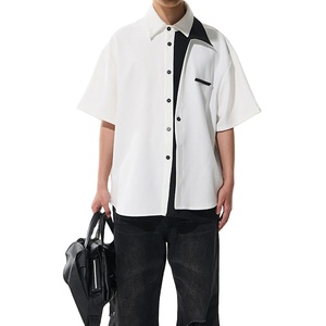 เสื้อยืดผู้ชายแบบสองชิ้น คอปกติ ตัดเย็บแบบไม่สมมาตร สีตัดกัน รุ่นปี 2026 - Product Image 1