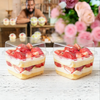 Gobelets à dessert carrés, boîtes en plastique transparentes, adaptés pour l'emballage du tiramisu, de la mousse au yaourt et du pudding aux fruits