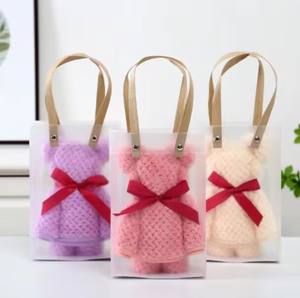 Ensembles de cadeaux ours mignon velours <span class=keywords><strong>corail</strong></span> super doux de luxe étiquette de logo bon marché ensemble de serviettes de bain pour le visage <span class=keywords><strong>sac</strong></span> à <span class=keywords><strong>main</strong></span> cadeau d'invité de mariage serviettes ours - Product Image 2