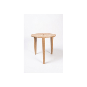 La mesa auxiliar Ekisha muestra una elegante artesanía y un diseño versátil, mejorando la decoración de tu habitación. - Product Image 2