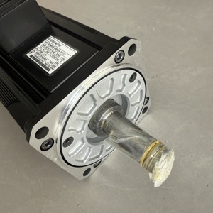 มอเตอร์หุ่นยนต์ SGMSS-20A2A-YR12 ORIGINAL Y a s k w DX100 2kW - Product Image 1