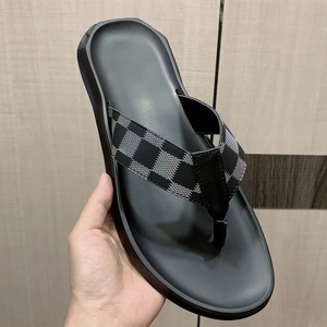 Claquettes noires en PU de haute qualité avec semelle EVA antidérapante, chaussures d'été pour hommes et femmes, parfaites pour l'extérieur. - Product Image 3