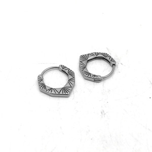 yunnique Pendientes de aro geométricos de acero de titanio unisex para uso diario Otoño 2024 - Product Image 2