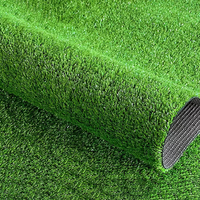 En vente doux pelouse plante gazon synthétique couleur verte gazon artificiel pour décoration de zone scénique