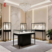Vitrine de Luxe pour Bijoux, Présentoir en Verre Trempé avec Bordure Dorée, Vitrine de Sol Noire Mate pour Boutique et Magasin de Détail