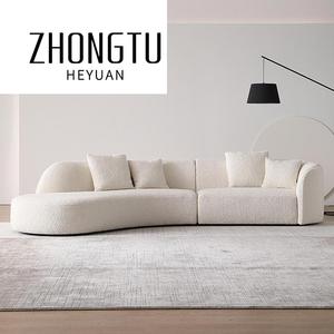 โซฟาผ้าบุคล้ายขนแกะ รุ่นโมเดิร์น คอมฟอร์ท 3-4 ที่นั่ง สีขาว สำหรับห้องนั่งเล่นในร่ม รูปทรงตัวแอล ดีไซน์โค้งมน เหมาะสำหรับโรงแรม - Product Image 2