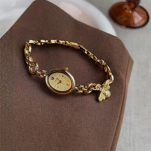 Montre-bracelet vintage pour femme avec pendentif abeille en or et quartz - Product Image 3