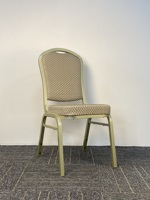 Chaise de banquet pour événements de mariage, structure en métal cannelé doré, tissu tissé rembourré, empilable