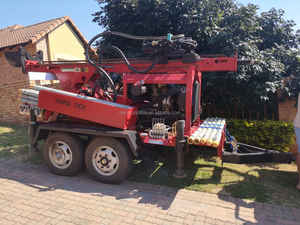 좋은 품질의 시추공 드릴링 리그 트레일러 장착 160m 물 우물 드릴링 리그 기계 농업용 - Product Image 4