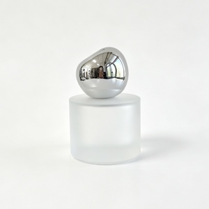 Flacon de parfum minimaliste <span class=keywords><strong>en</strong></span> verre dépoli 50ml 100ml avec pompe argentée, flacon pulvérisateur de parfum rond élégant vide avec boîte - Product Image 2