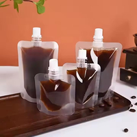 Pochette de bec de support de boisson en plastique noir réutilisable de vente chaude pour le jus de whisky de vodka