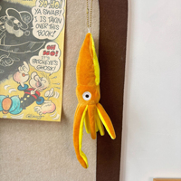 En gros, Porte-clés pendentif en peluche calmar réaliste et mignon, poupée en peluche douce en forme d'animal marin avec chaîne, breloque de sac, cadeau
