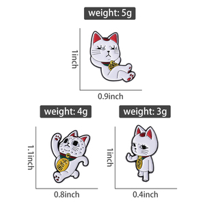 Turbo Granny Cat Spying Esmalte Pins Personajes de dibujos animados de Anime Cat Running Broches de dedo medio Insignia de solapa Regalos de joyería divertidos - Product Image 6