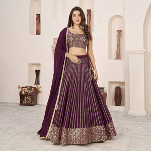Ensemble Lehenga Choli court à rayures bordeaux et sequins, avec dupatta en organza brodé, sans manches, col carré, pour réception de mariage - Product Image 1