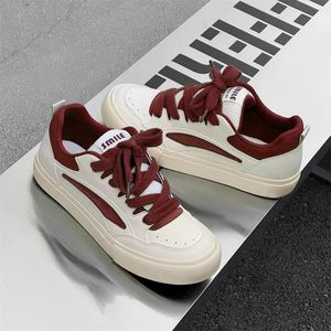 รองเท้าผ้าใบแฟชั่นผู้ชายปี 2026 แบบสวมสบาย กันน้ำ กันลื่น แบบผูกเชือก สำหรับกิจกรรมกลางแจ้ง - Product Image 3