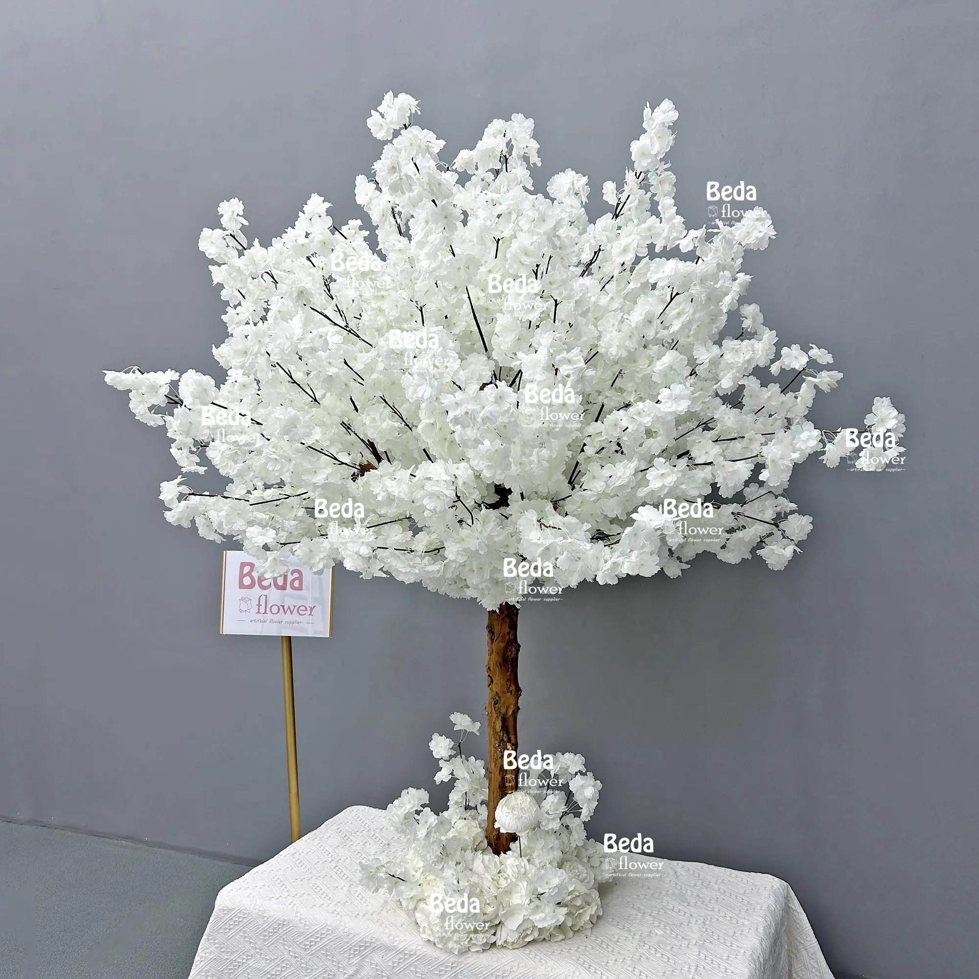 Sakura ukuran kustom meja tanaman simulasi kecil buatan putih bunga Sakura pohon untuk dekorasi pernikahan