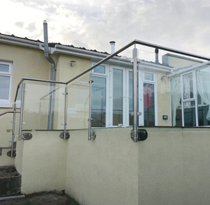 <span class=keywords><strong>Balcone</strong></span> <span class=keywords><strong>in</strong></span> vetro di <span class=keywords><strong>sicurezza</strong></span> laminato temperato 10mm di dimensioni personalizzate di nuovo arrivo con ringhiera <span class=keywords><strong>in</strong></span> vetro Hardware <span class=keywords><strong>in</strong></span> alluminio inossidabile - Product Image 3