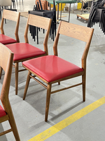 Chaise de salle à manger nordique moderne en bois de frêne massif Siège en cuir noir Chaises de salle à manger Lux pour meubles de restaurant et café