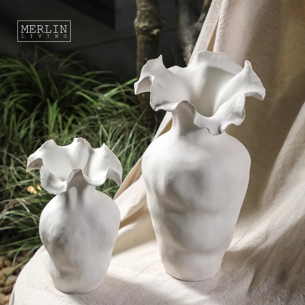 Merlin vivant fait à la main Unique artisanat blanc Vase de mariage pour la décoration intérieure Vase fleur Chaozhou céramique usine en gros