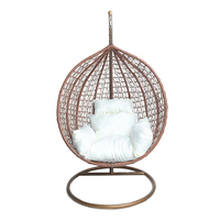 Fauteuil suspendu en rotin en forme d'œuf pour patio, avec coussin et support métallique, vente en gros pour fabricants de meubles